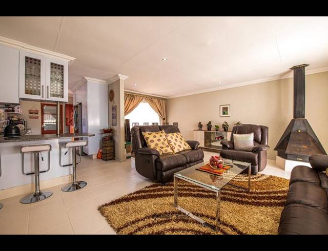 5 BEDROOM HOUSE FOR SALE IN BIRCH ACRES EXT 4